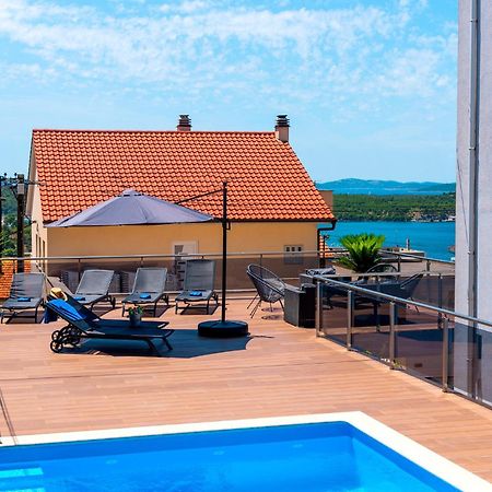 Pool Me Up! Apartment Sibenik Bagian luar foto