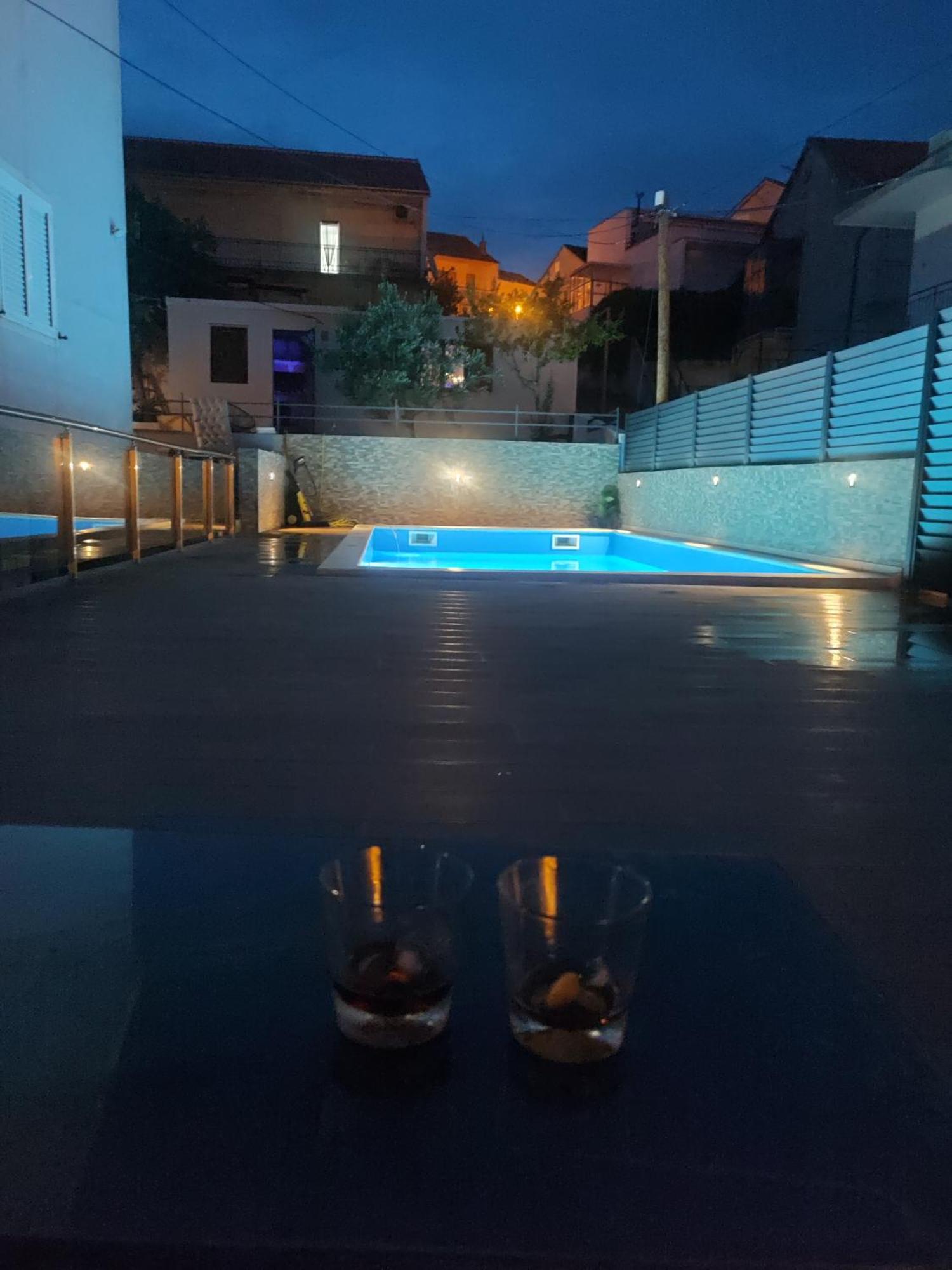Pool Me Up! Apartment Sibenik Bagian luar foto