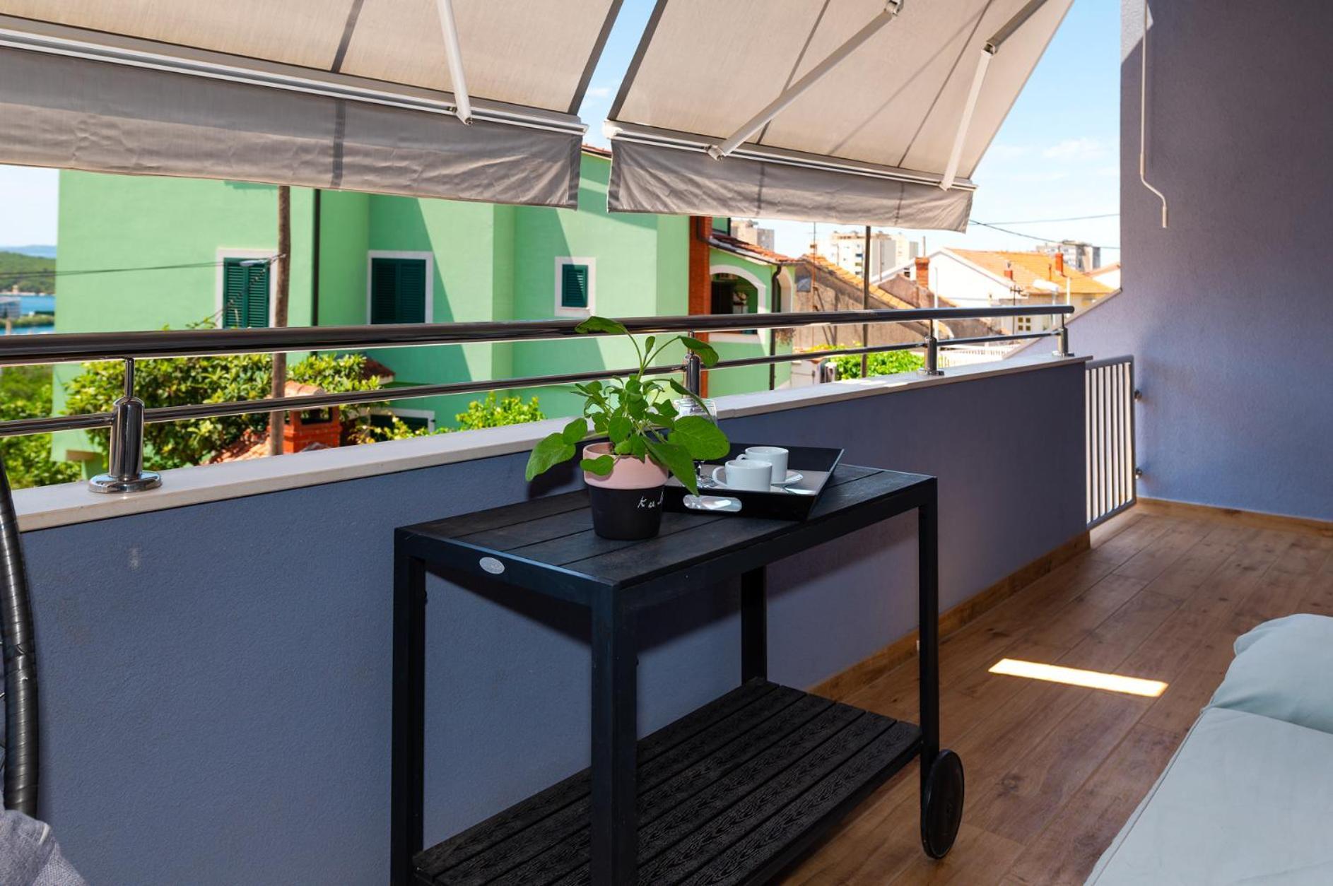 Pool Me Up! Apartment Sibenik Bagian luar foto