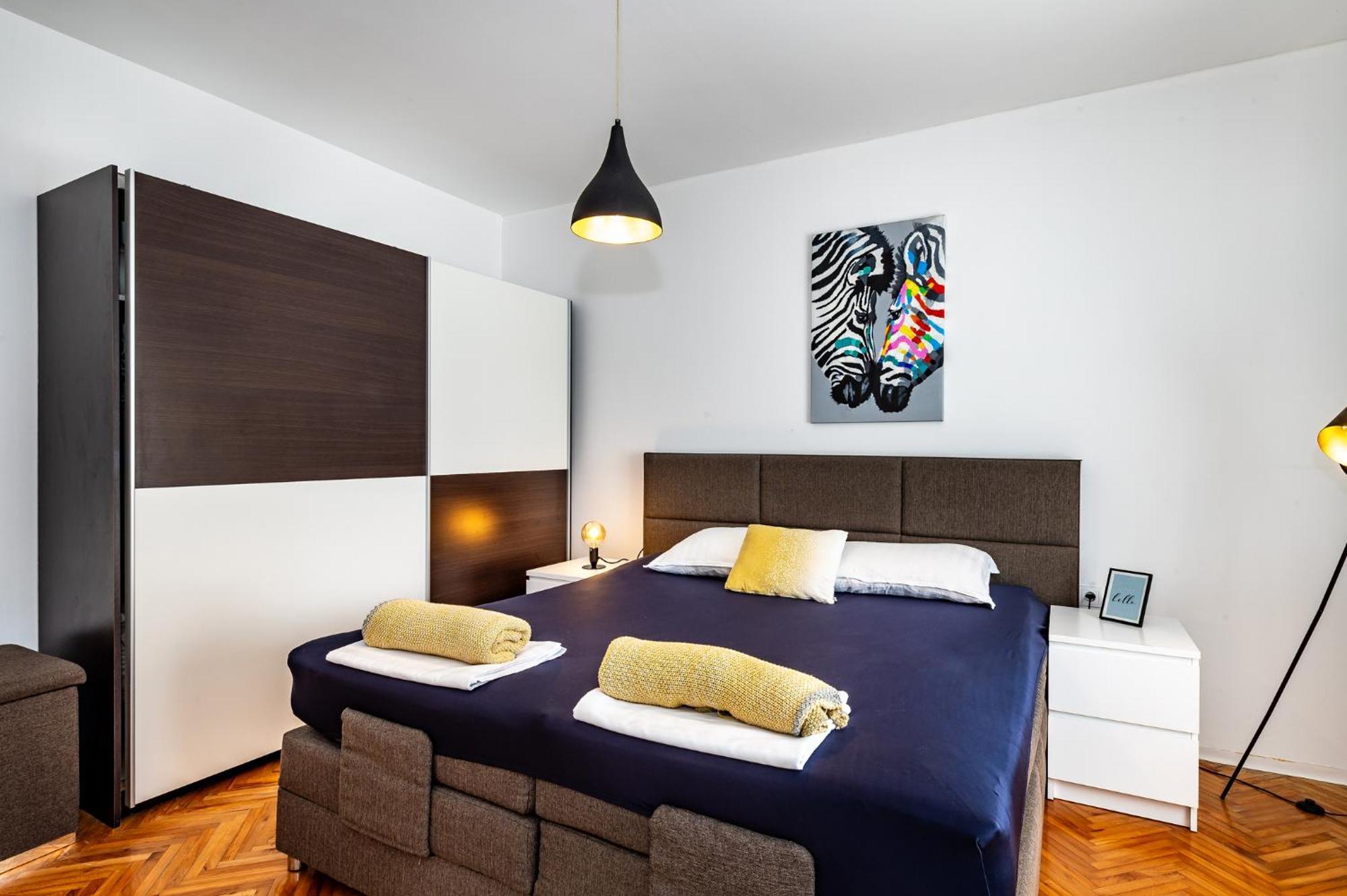 Pool Me Up! Apartment Sibenik Bagian luar foto