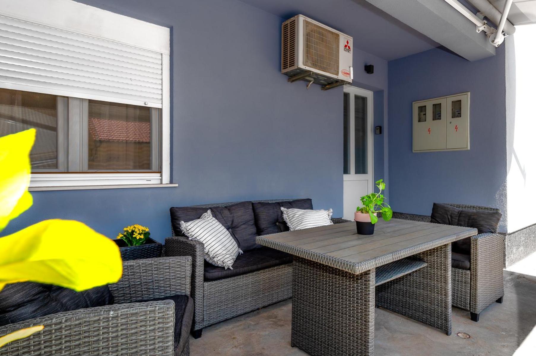 Pool Me Up! Apartment Sibenik Bagian luar foto