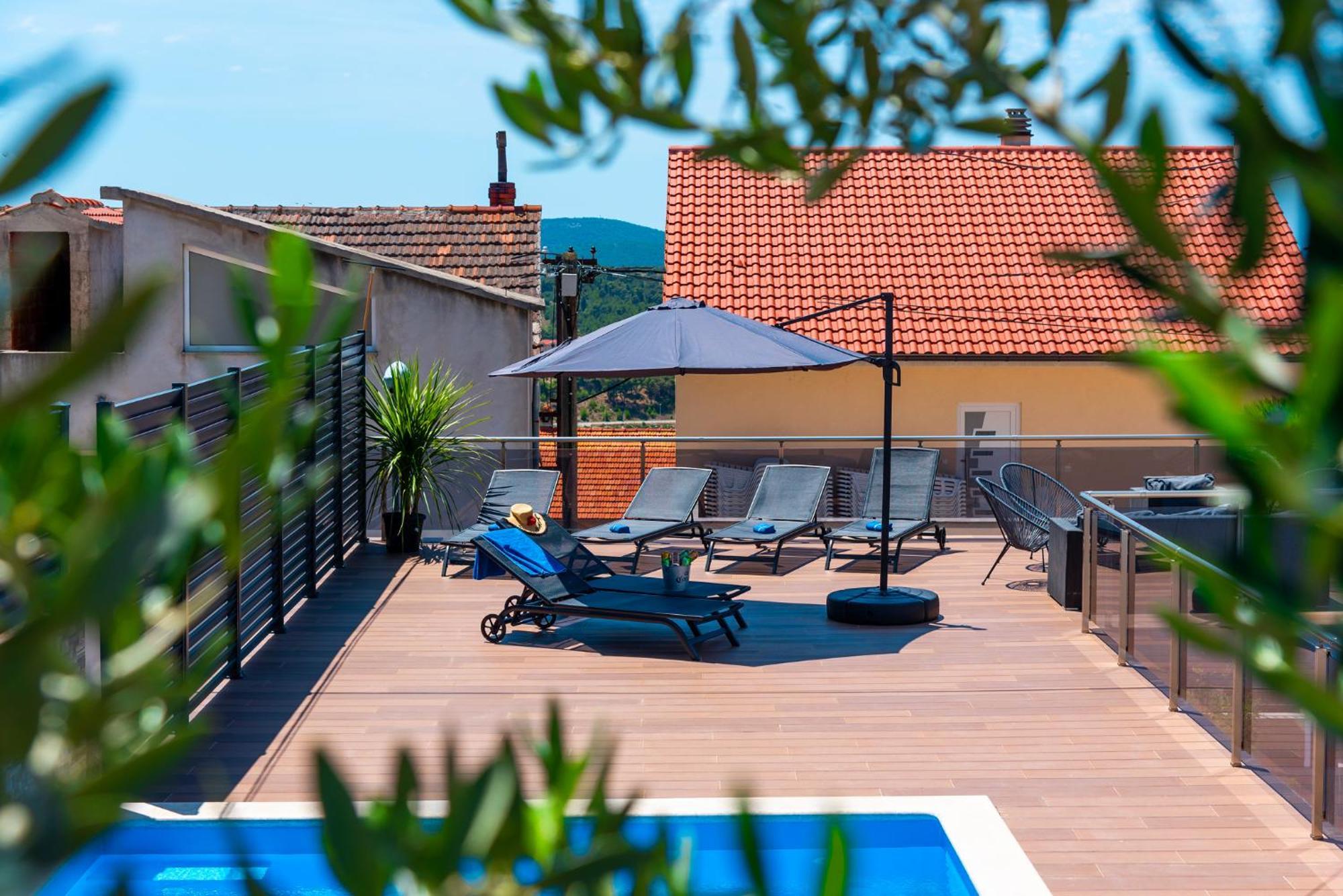 Pool Me Up! Apartment Sibenik Bagian luar foto