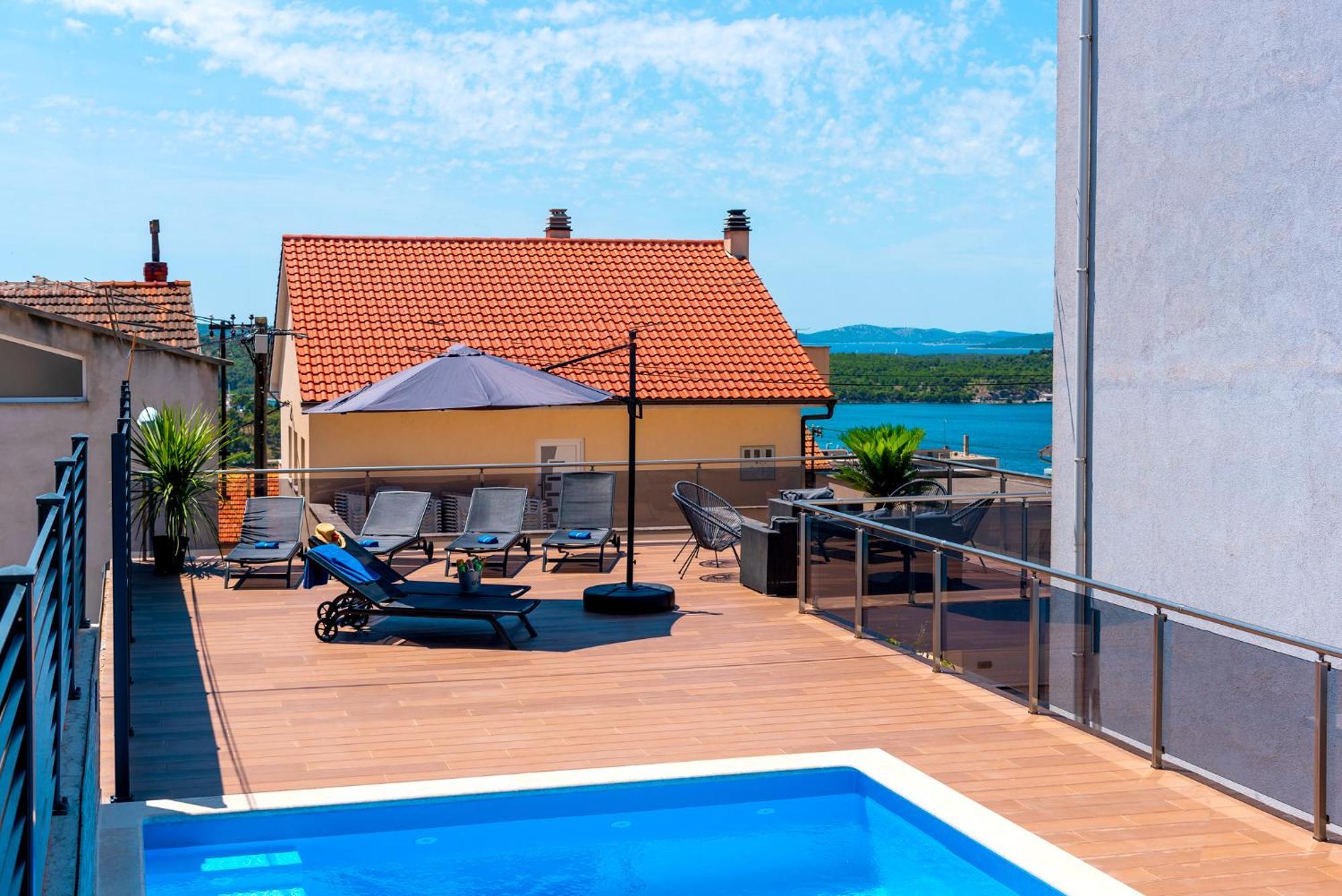 Pool Me Up! Apartment Sibenik Bagian luar foto
