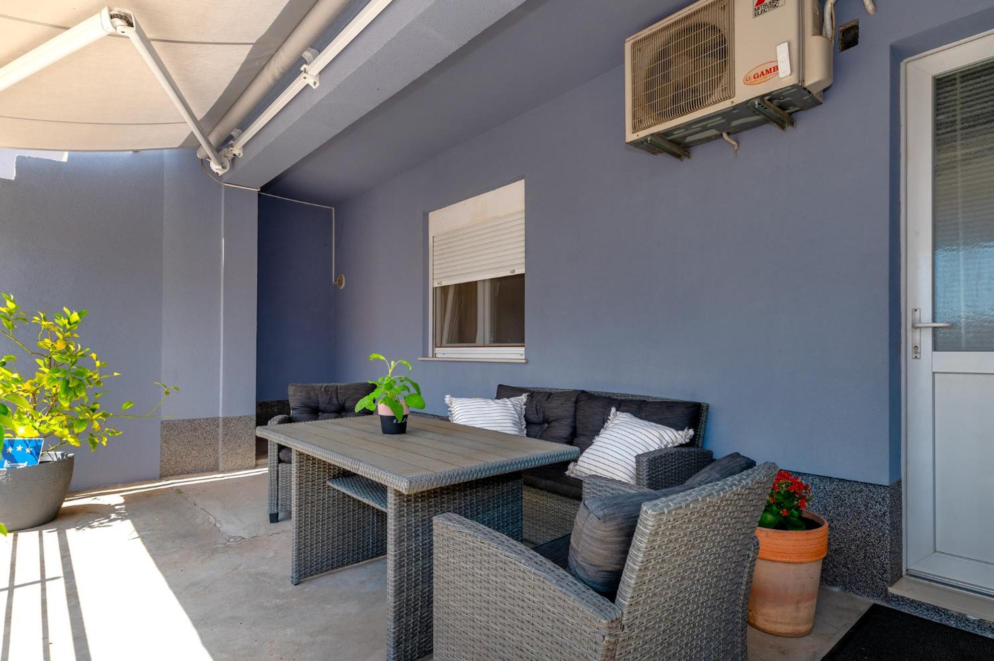 Pool Me Up! Apartment Sibenik Bagian luar foto