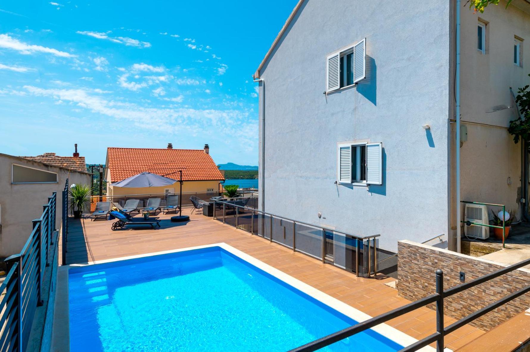 Pool Me Up! Apartment Sibenik Bagian luar foto