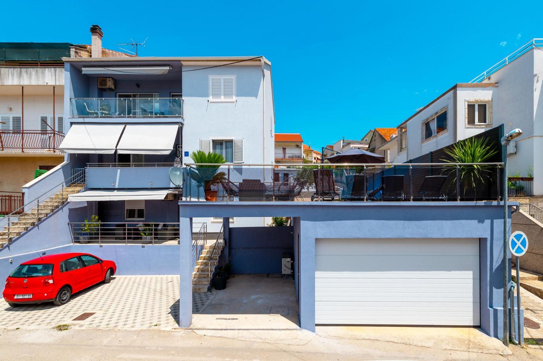 Pool Me Up! Apartment Sibenik Bagian luar foto