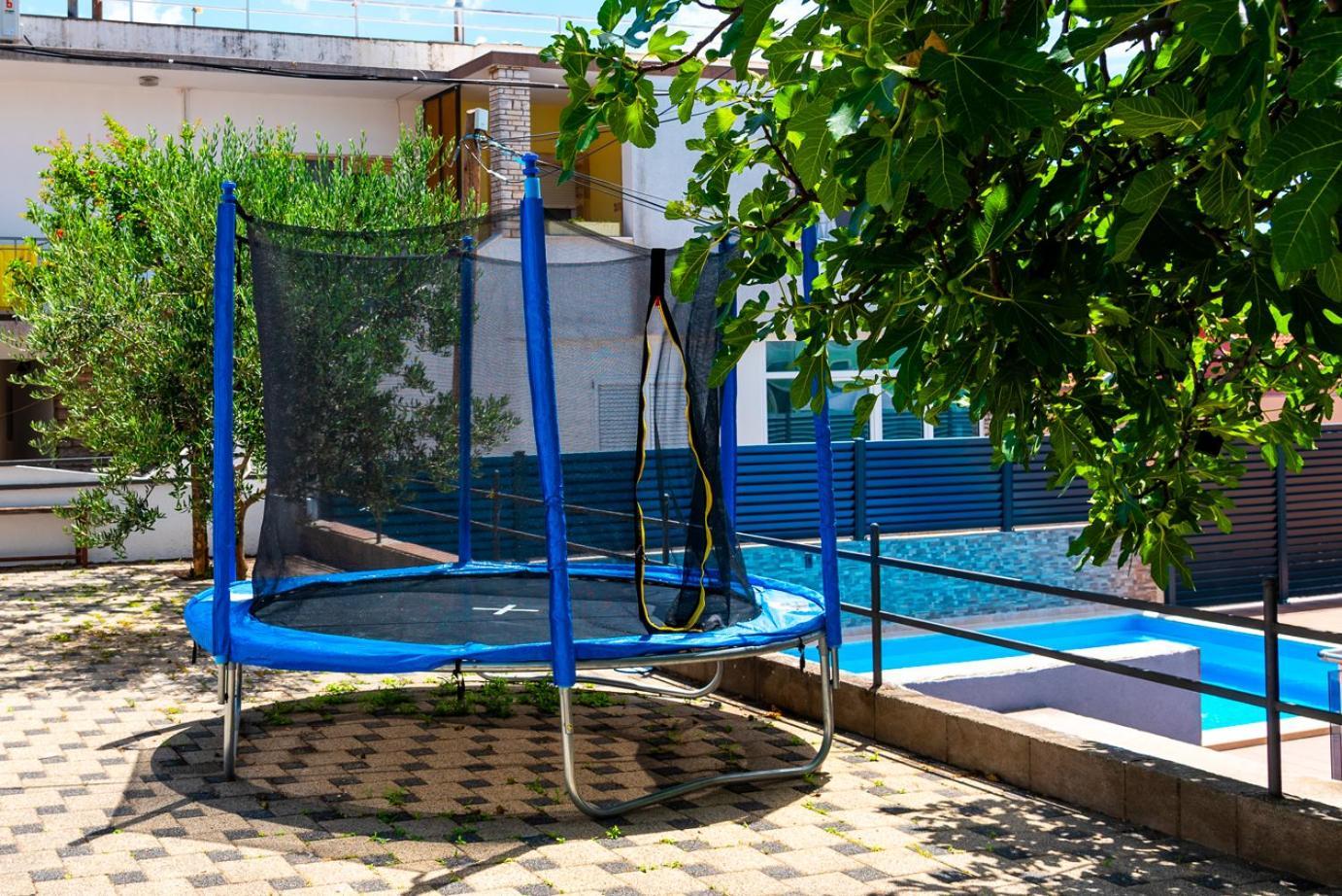 Pool Me Up! Apartment Sibenik Bagian luar foto